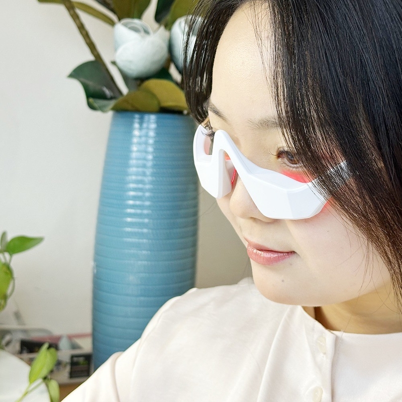 ماساژور چشم با نور قرمز 3D برای حذف کیسه های چشم و حلقه های تیره